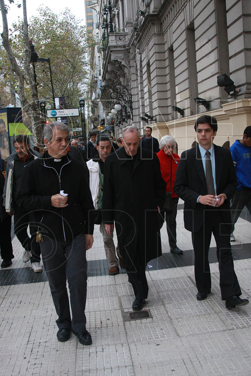 Bergoglio en subte